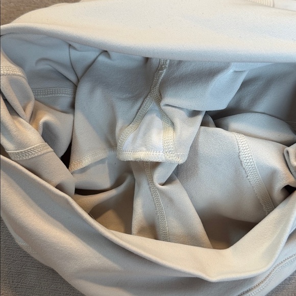 Alo yoga high waisted cream cargo leggings - Picture 12 of 13